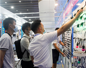 Group photo of the exhibition on August 2020 (16-18)